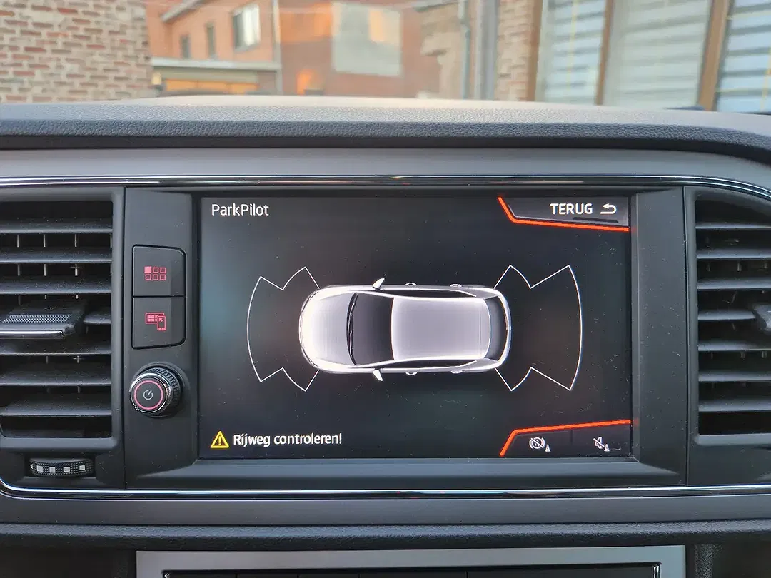 SEAT Leon 1.6 TDI - Thumbnail 11
