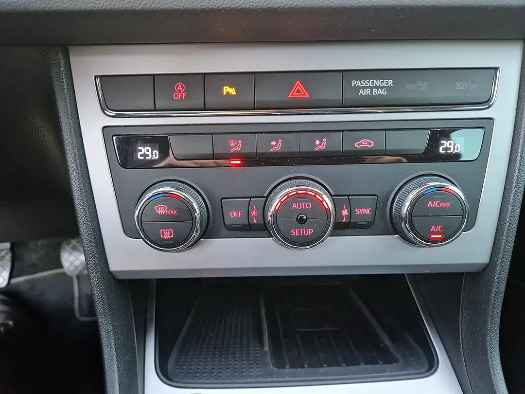 SEAT Leon 1.6 TDI - Thumbnail 14