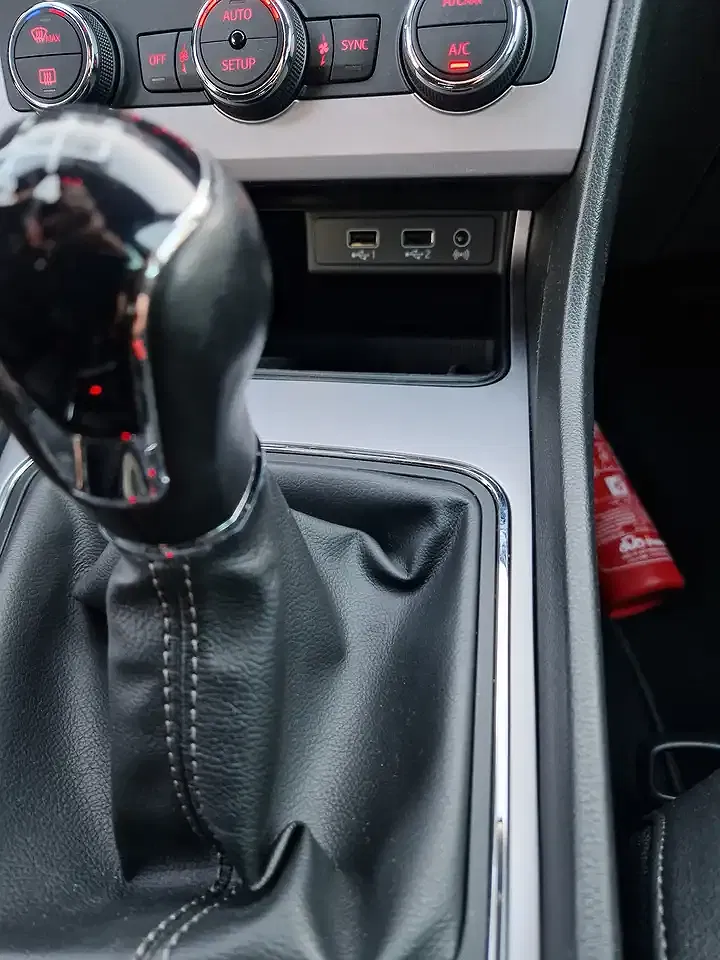 SEAT Leon 1.6 TDI - foto 15