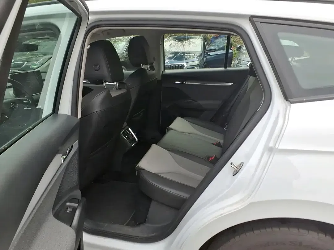 Skoda Enyaq 60 Loft - Thumbnail 8
