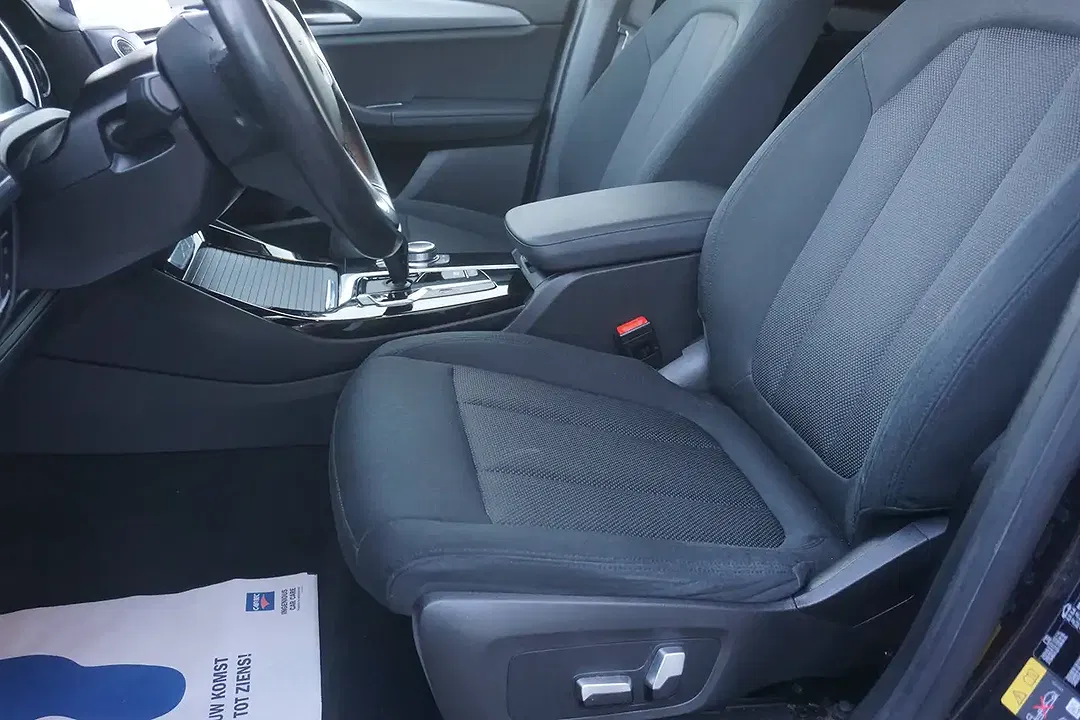 BMW X3 AUT xDrive - Thumbnail 4