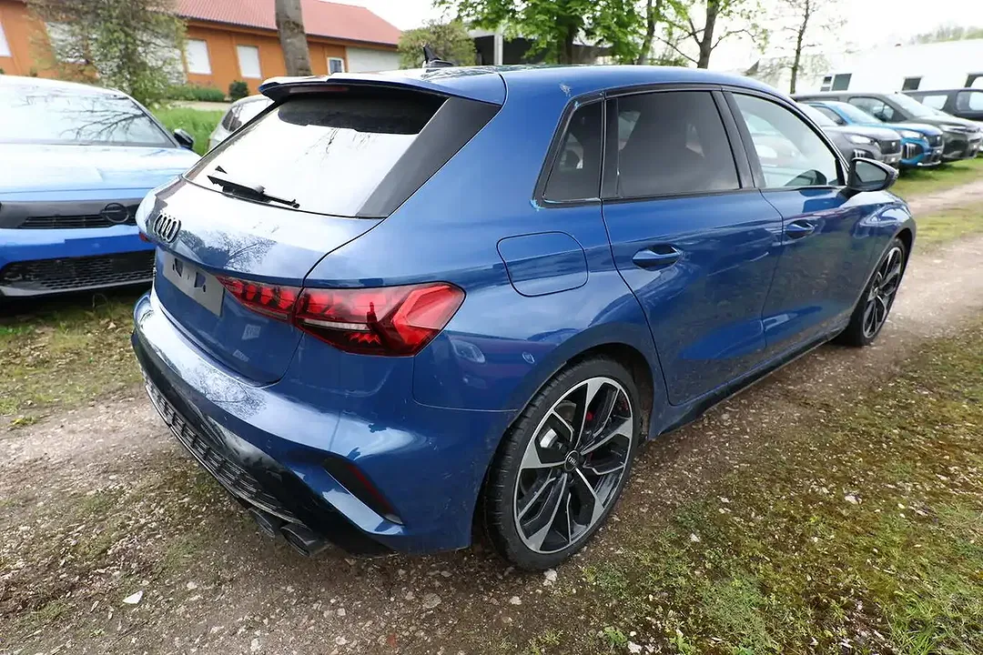 Audi S3 Matrix LED Sportback - Thumbnail 3