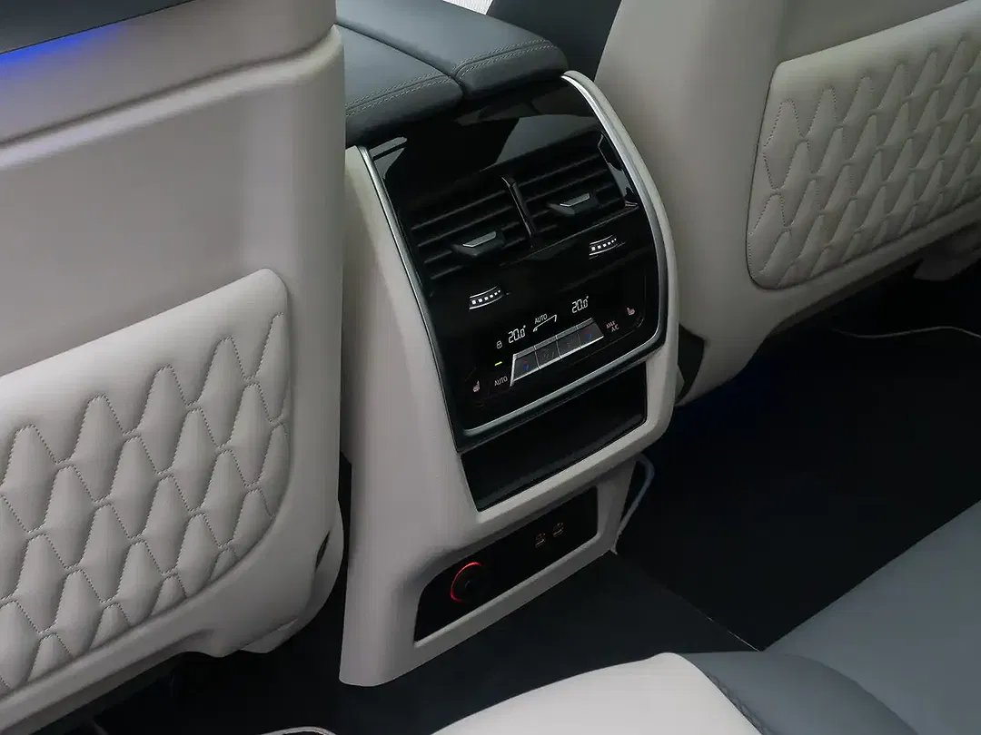 BMW X7 M Individual - Thumbnail 28