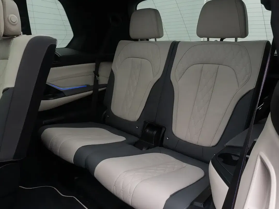 BMW X7 M Individual - Thumbnail 29