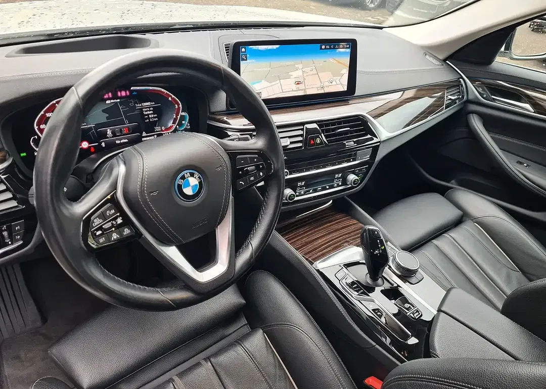 BMW 530 xDrive Luxury Line - Thumbnail 10