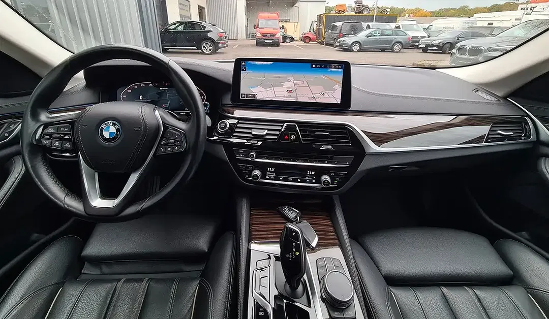 BMW 530 xDrive Luxury Line - Thumbnail 11