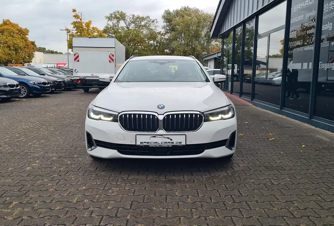 BMW 530 xDrive Luxury Line - Thumbnail 2
