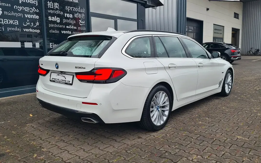BMW 530 xDrive Luxury Line - Thumbnail 8