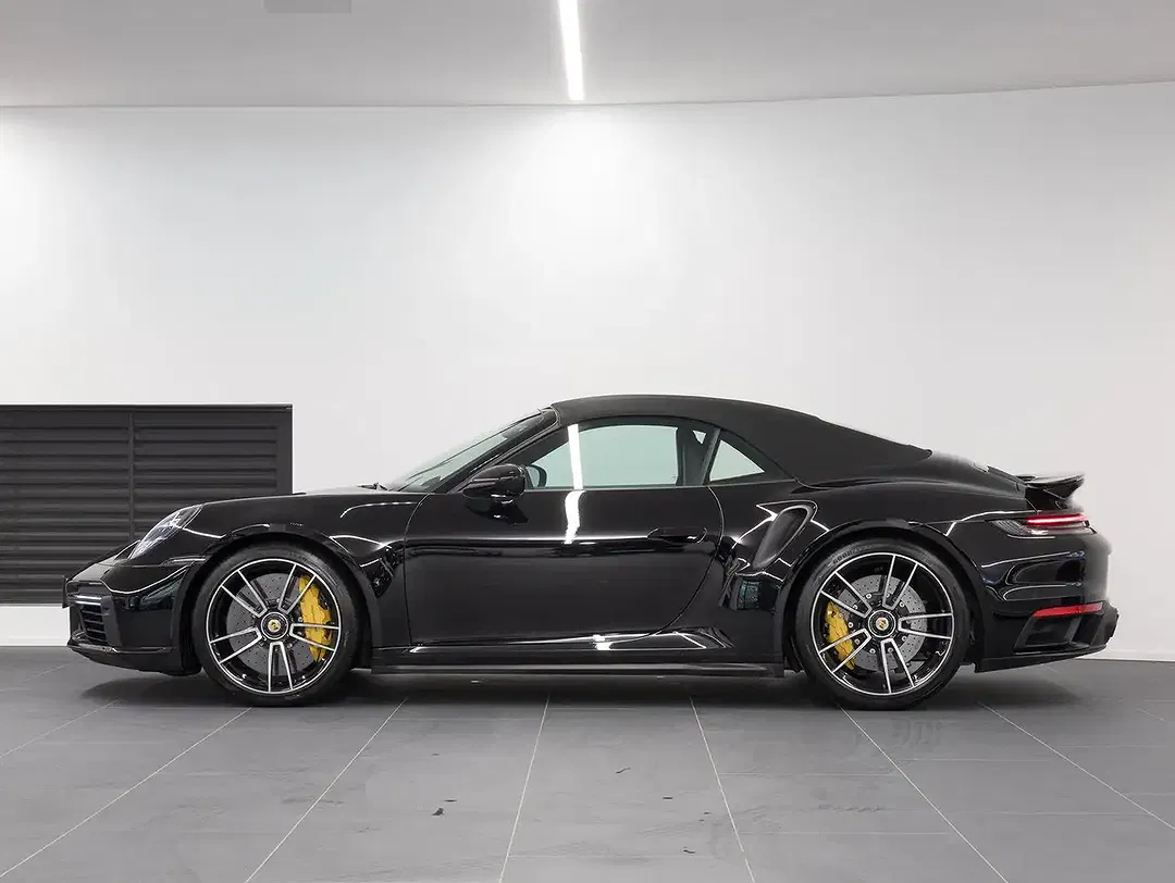 Porsche 911 Turbo S Cabriolet - Thumbnail 4