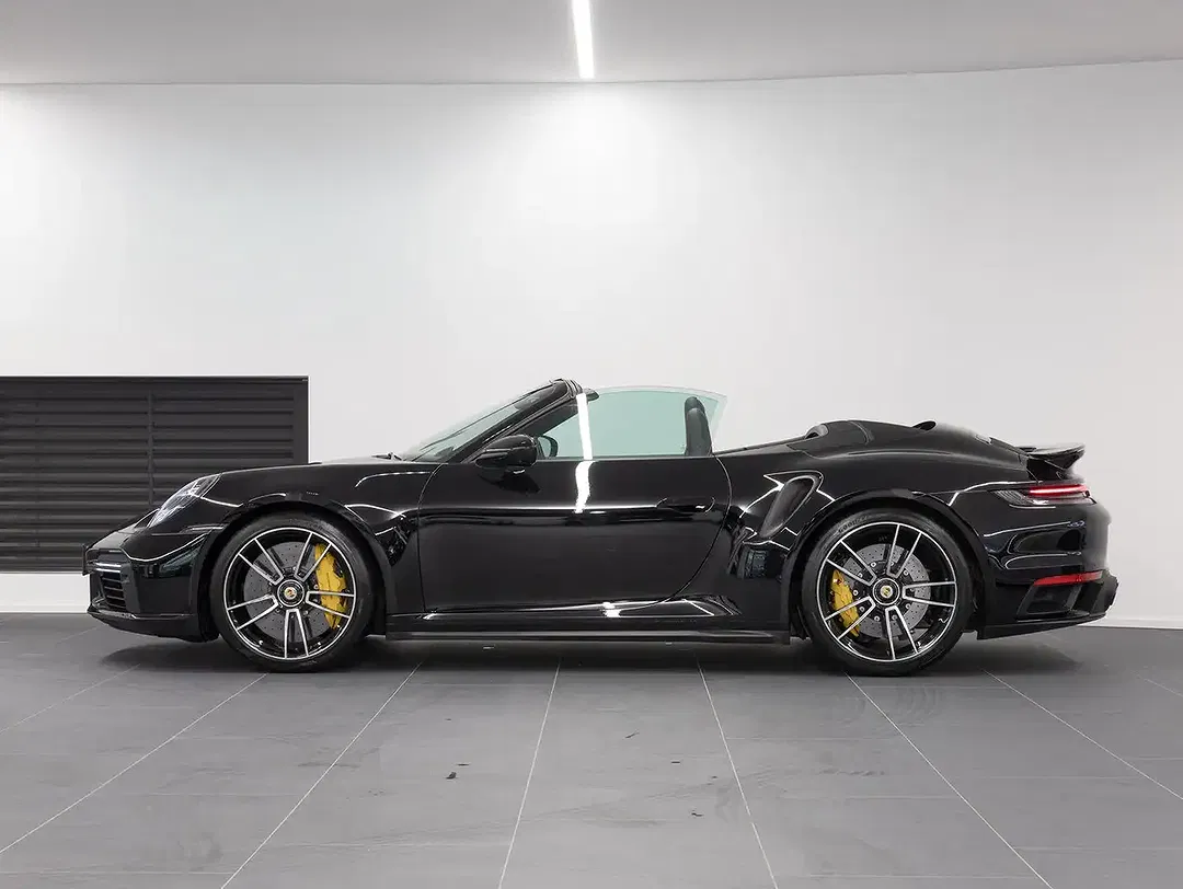 Porsche 911 Turbo S Cabriolet - Thumbnail 5