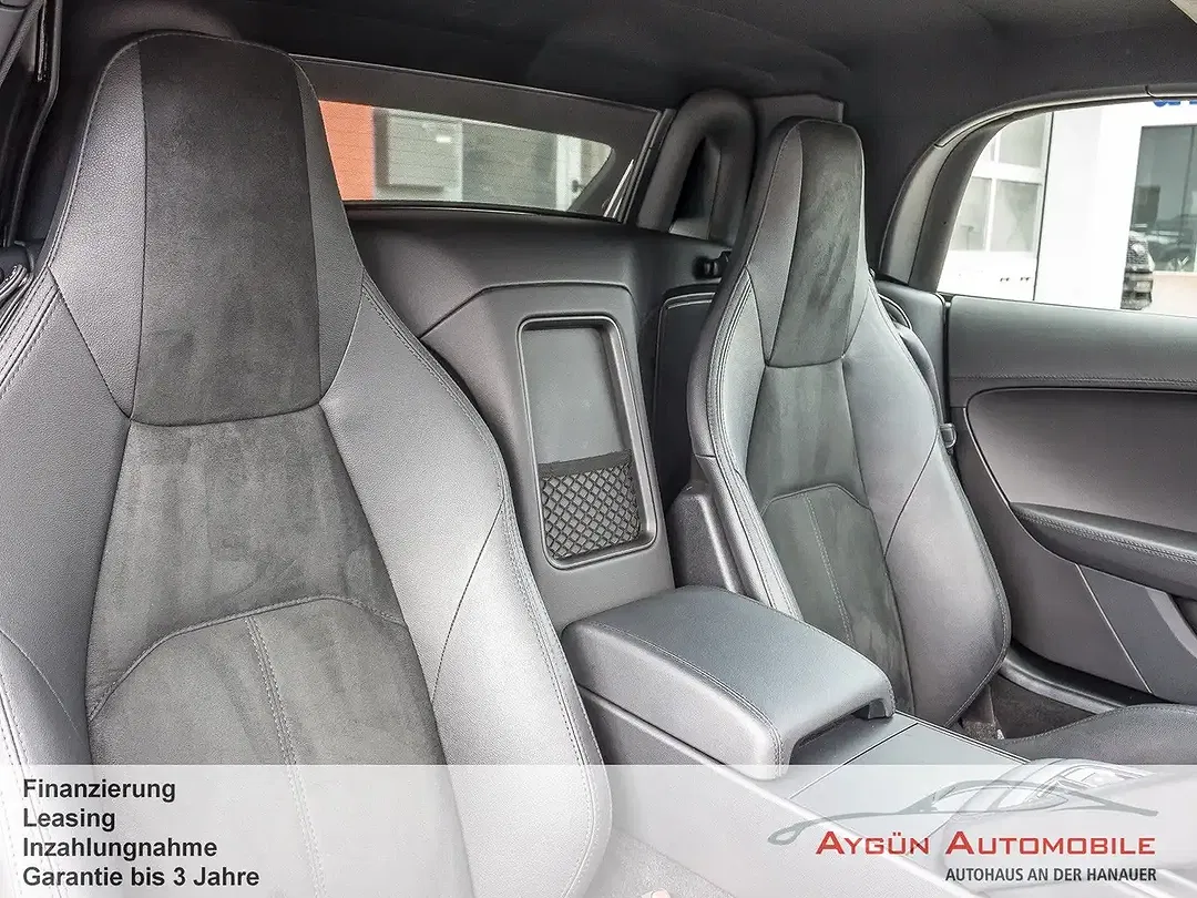 Jaguar F-Type P300 Cabriolet - Thumbnail 12