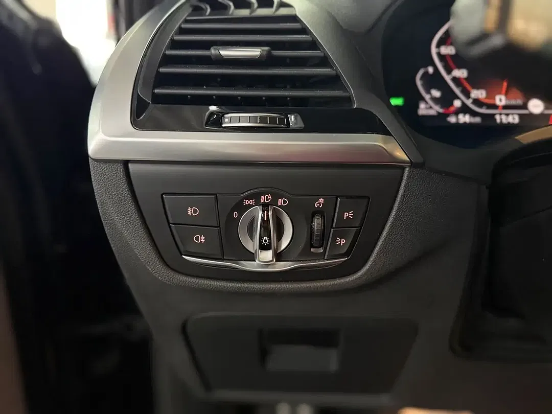 BMW X4 M - Thumbnail 35