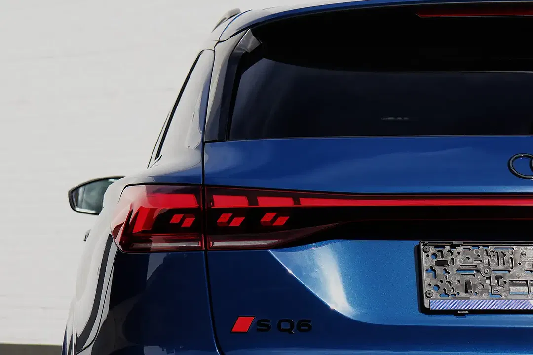 Audi SQ6 e-tron Edition One - Thumbnail 4