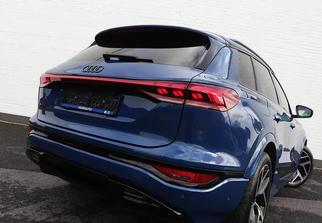 Audi SQ6 e-tron Edition One - Thumbnail 6