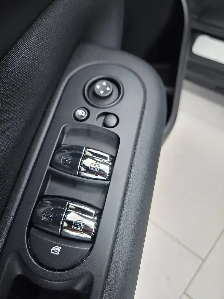 MINI One D Clubman 1.5 - Thumbnail 13