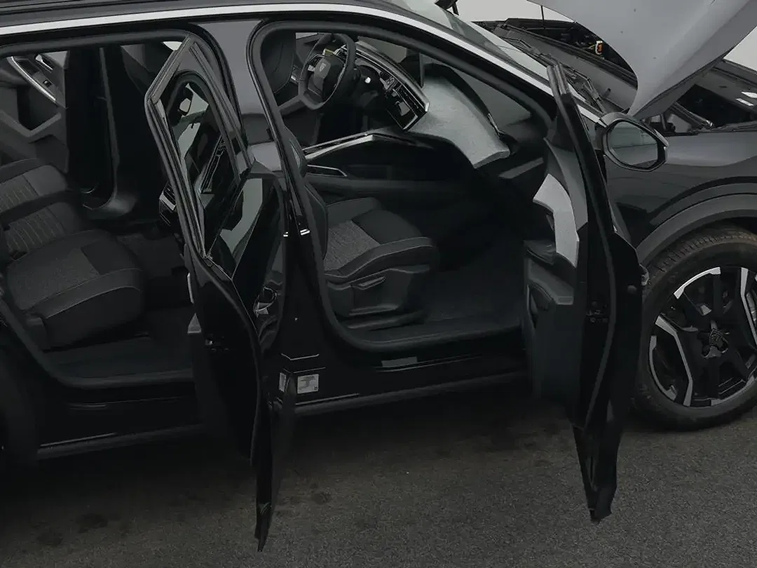 Peugeot 5008 225 PHEV Allure - Thumbnail 10