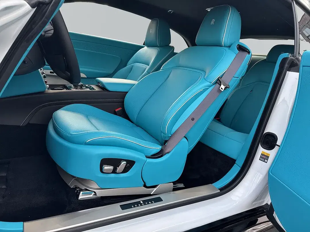 Rolls-Royce Spectre - Thumbnail 8
