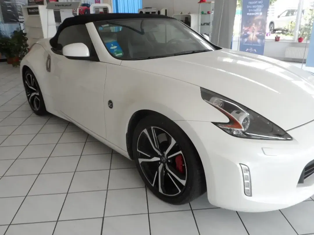 Nissan 370Z - Thumbnail 10