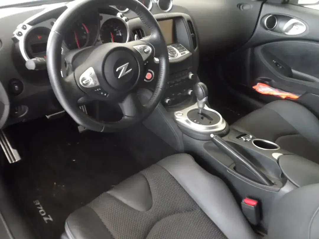 Nissan 370Z - Thumbnail 12