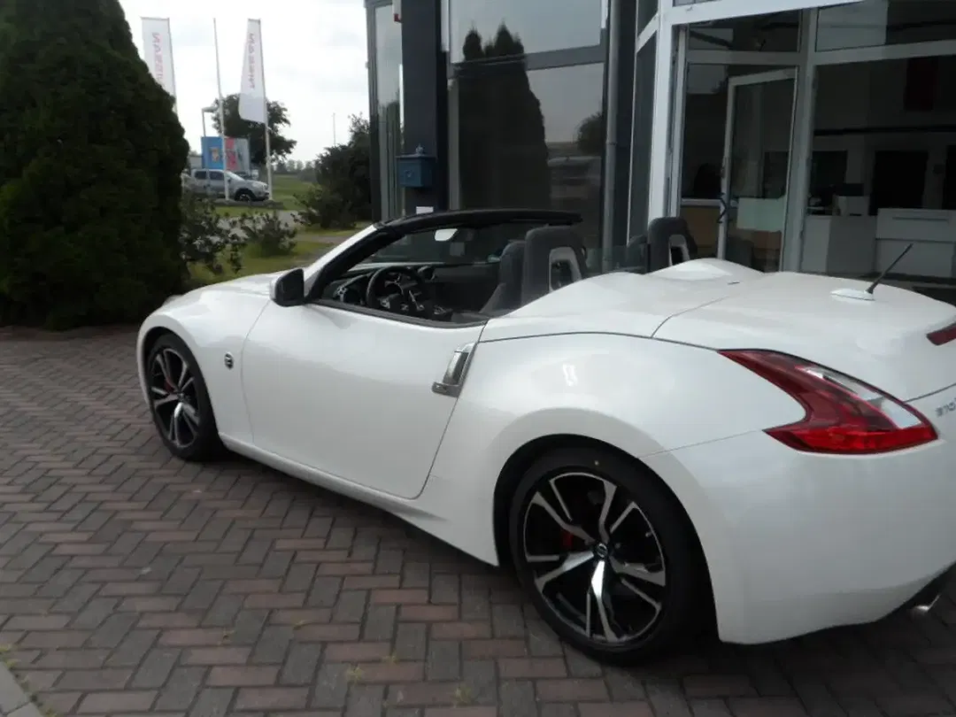 Nissan 370Z - foto 2
