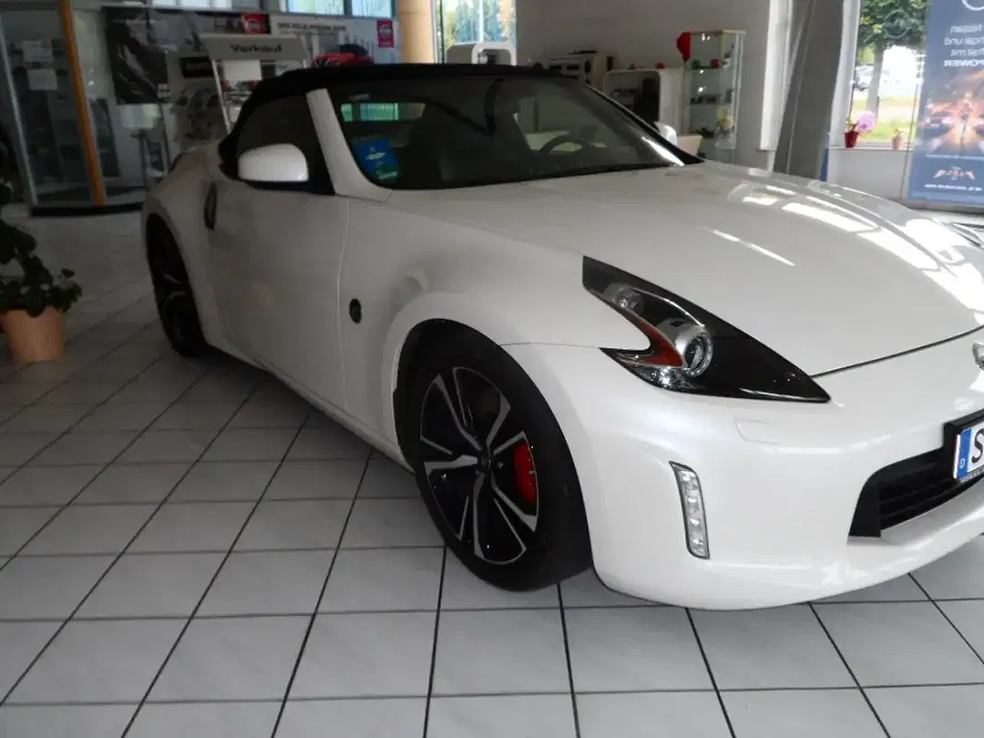 Nissan 370Z - Thumbnail 3