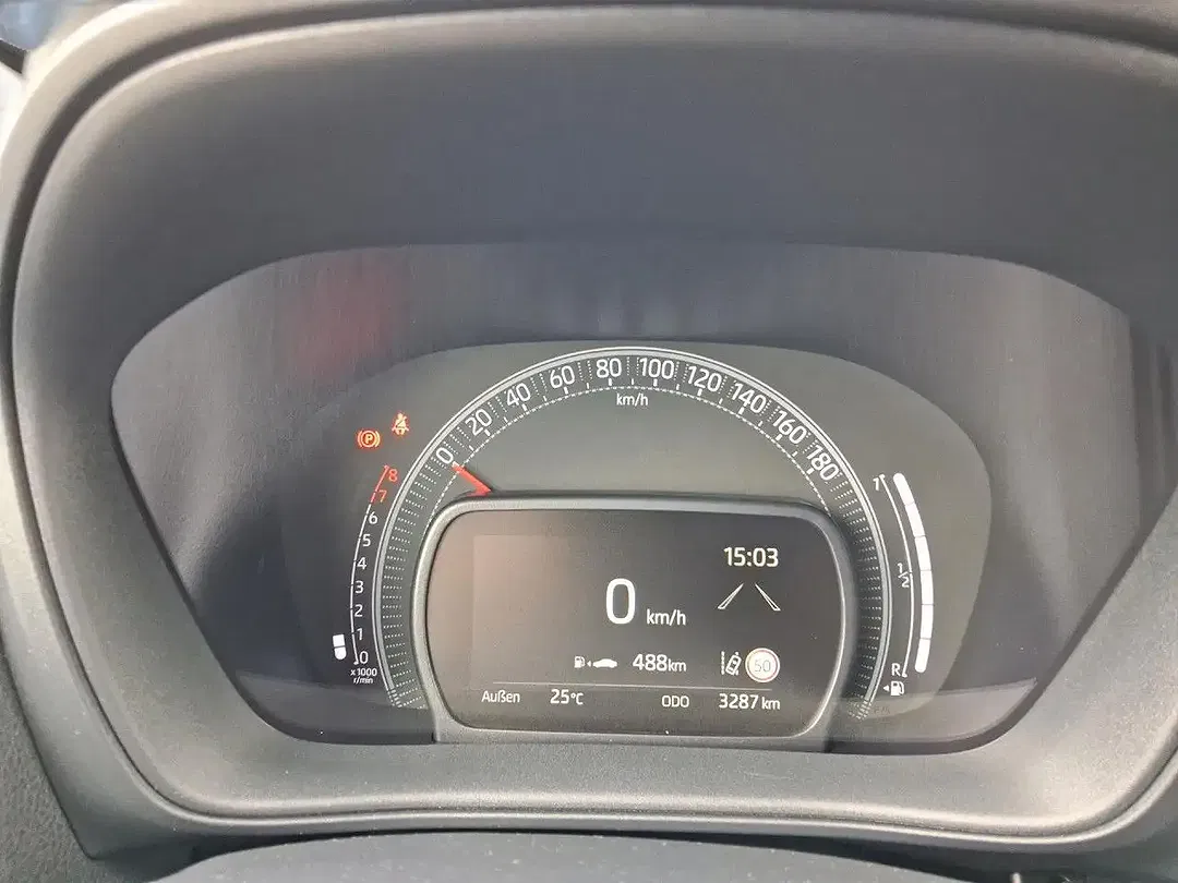 Toyota Aygo Business Edition - Thumbnail 12
