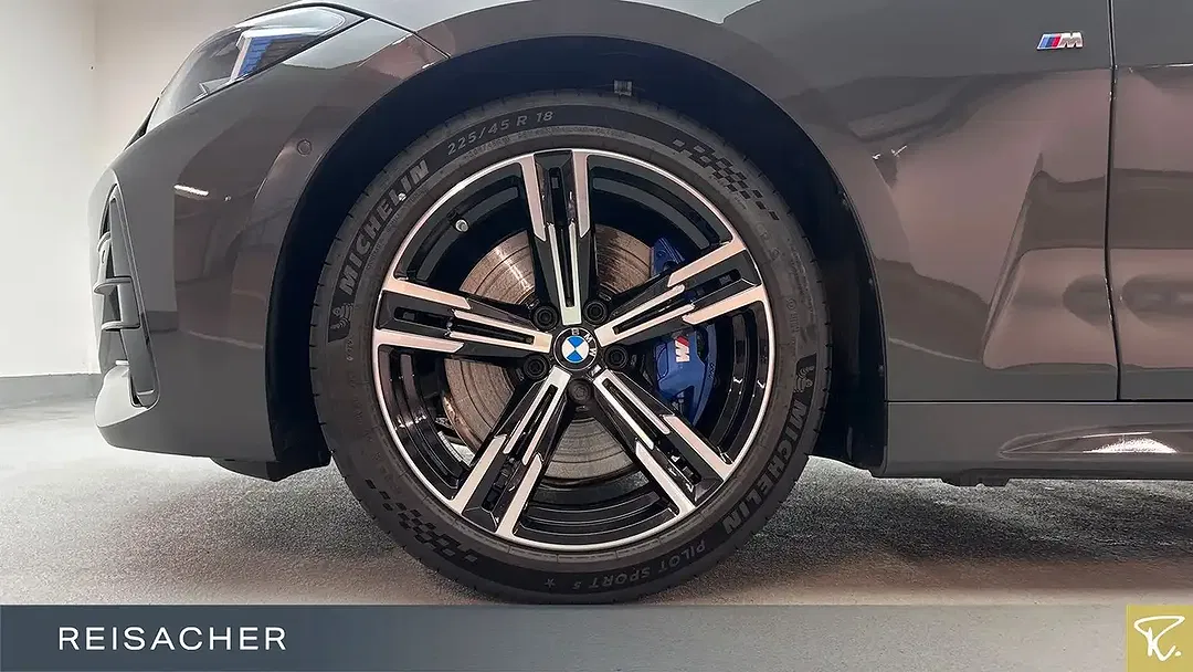 BMW M4 xDrive Convertible - Thumbnail 3