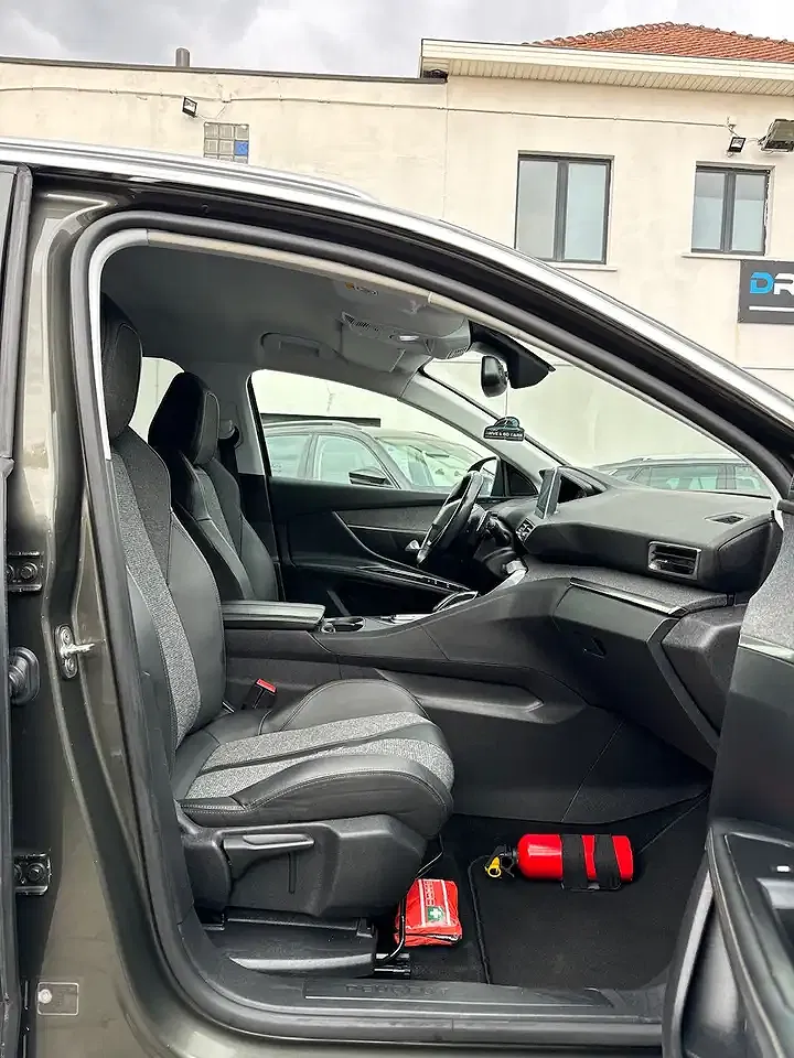 Peugeot 5008 130 BlueHDi EAT8 Allure - Thumbnail 12