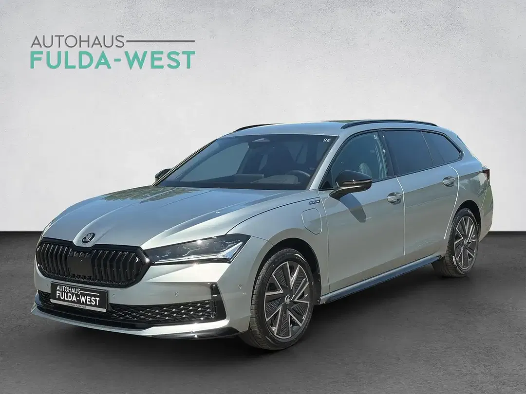 Skoda Superb iV Hybrid Combi Sportline - foto 1