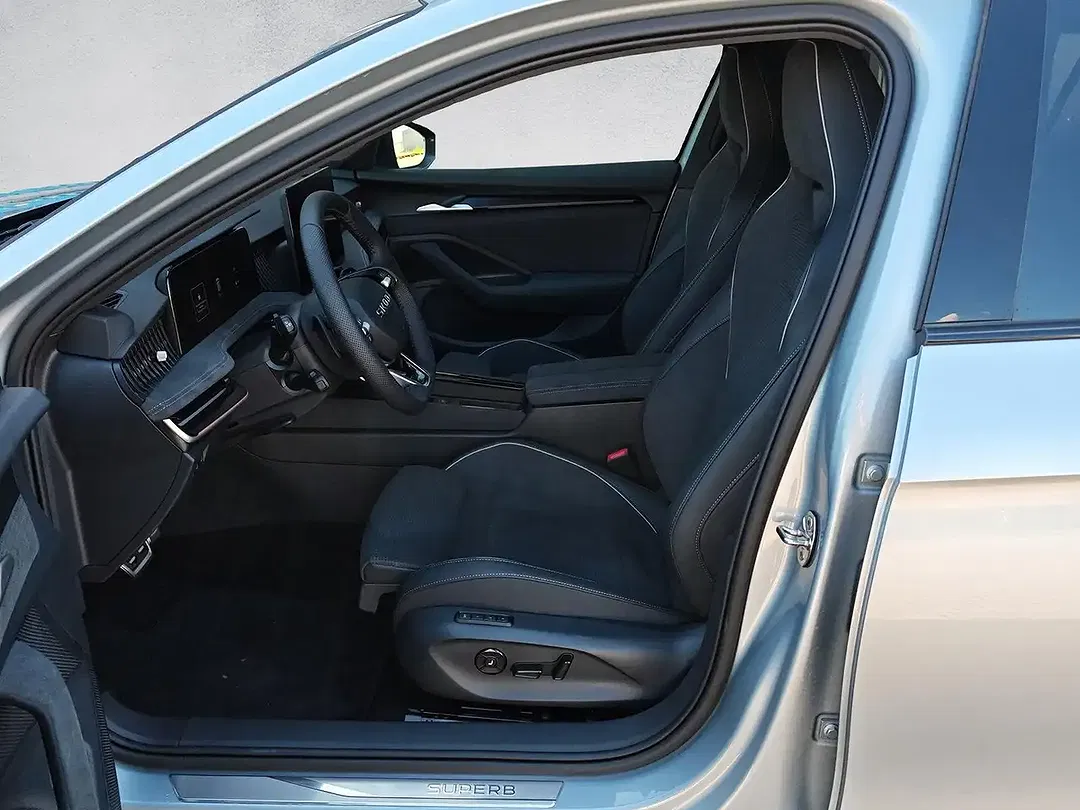 Skoda Superb iV Hybrid Combi Sportline - Thumbnail 11