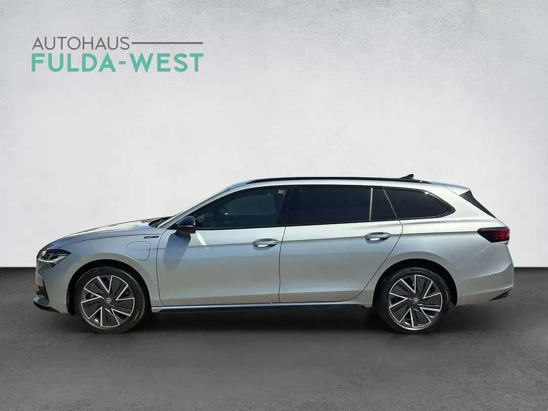 Skoda Superb iV Hybrid Combi Sportline - Thumbnail 3