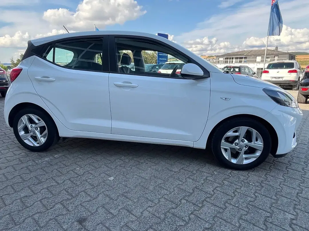 Hyundai i10 Trend - Thumbnail 4