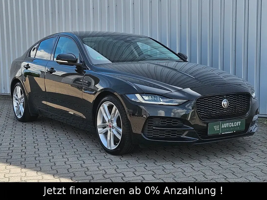 Jaguar XE S Black - Thumbnail 3