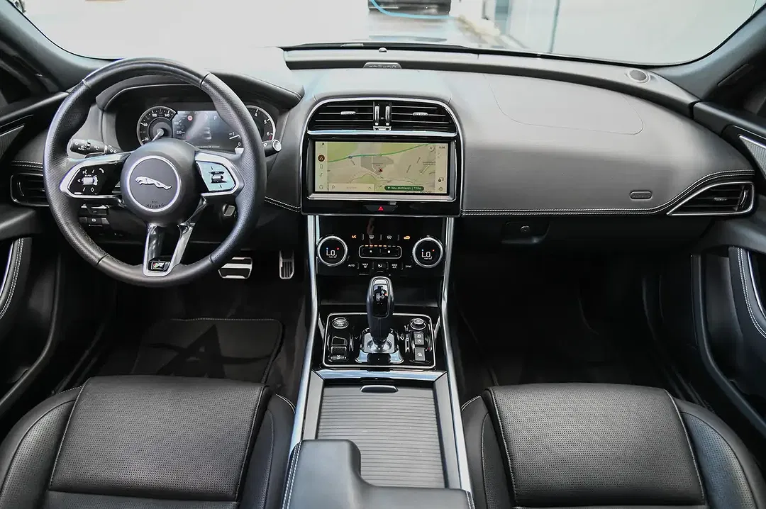 Jaguar XE P250 Edition R-Dynamic Black - Thumbnail 10