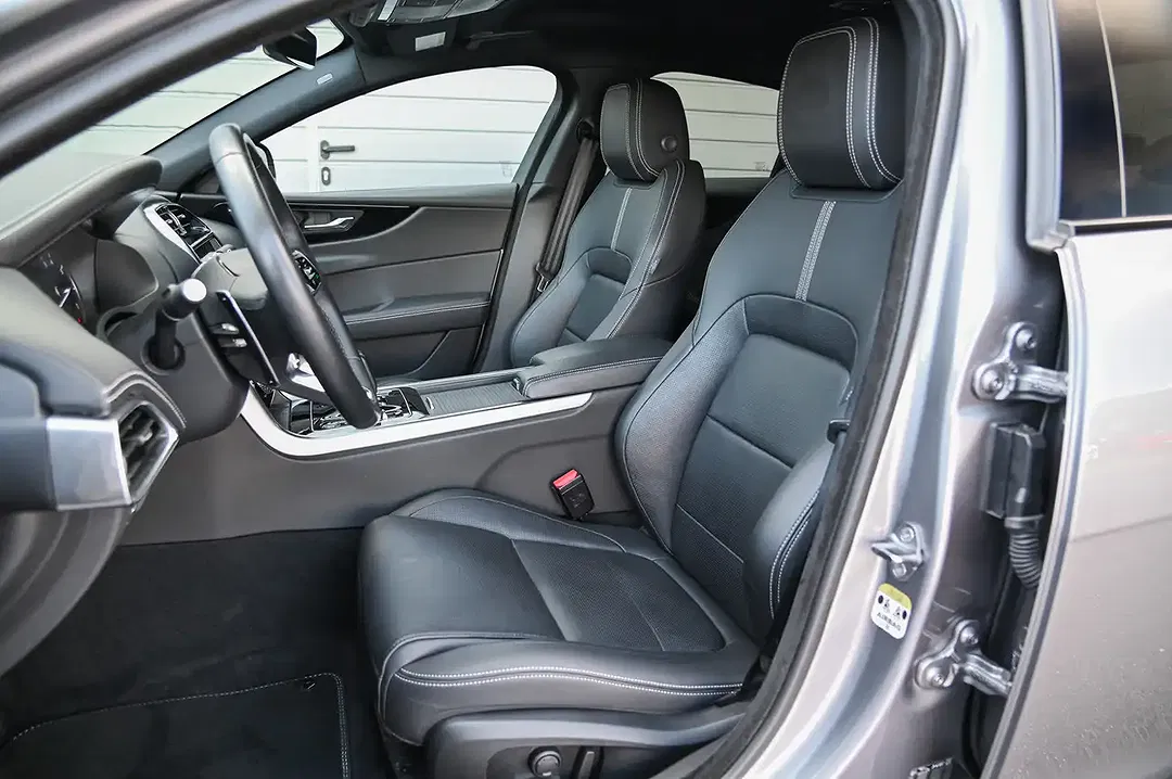 Jaguar XE P250 Edition R-Dynamic Black - Thumbnail 12