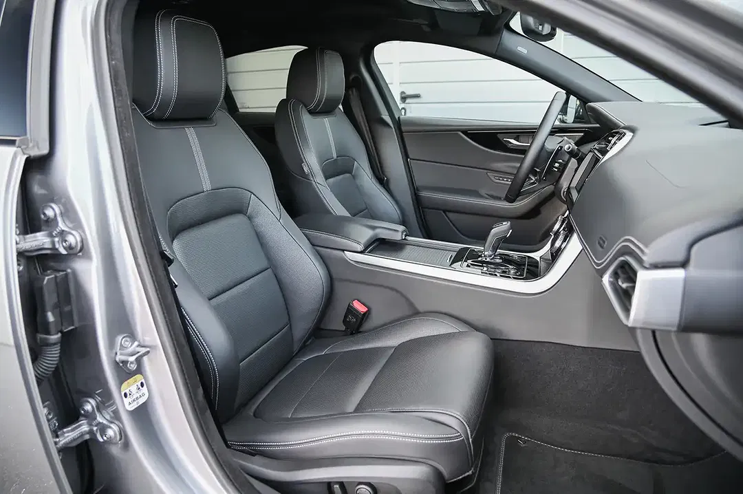 Jaguar XE P250 Edition R-Dynamic Black - Thumbnail 13