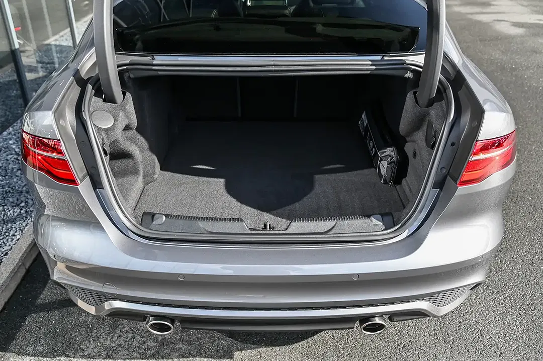 Jaguar XE P250 Edition R-Dynamic Black - Thumbnail 8