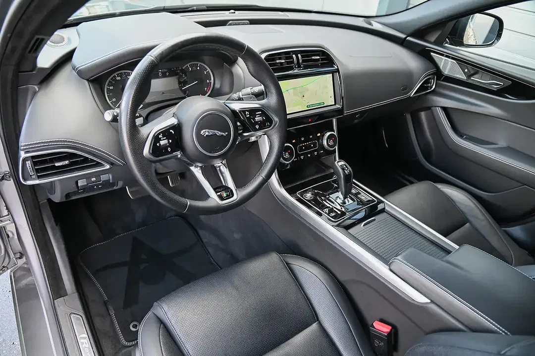 Jaguar XE P250 Edition R-Dynamic Black - Thumbnail 9