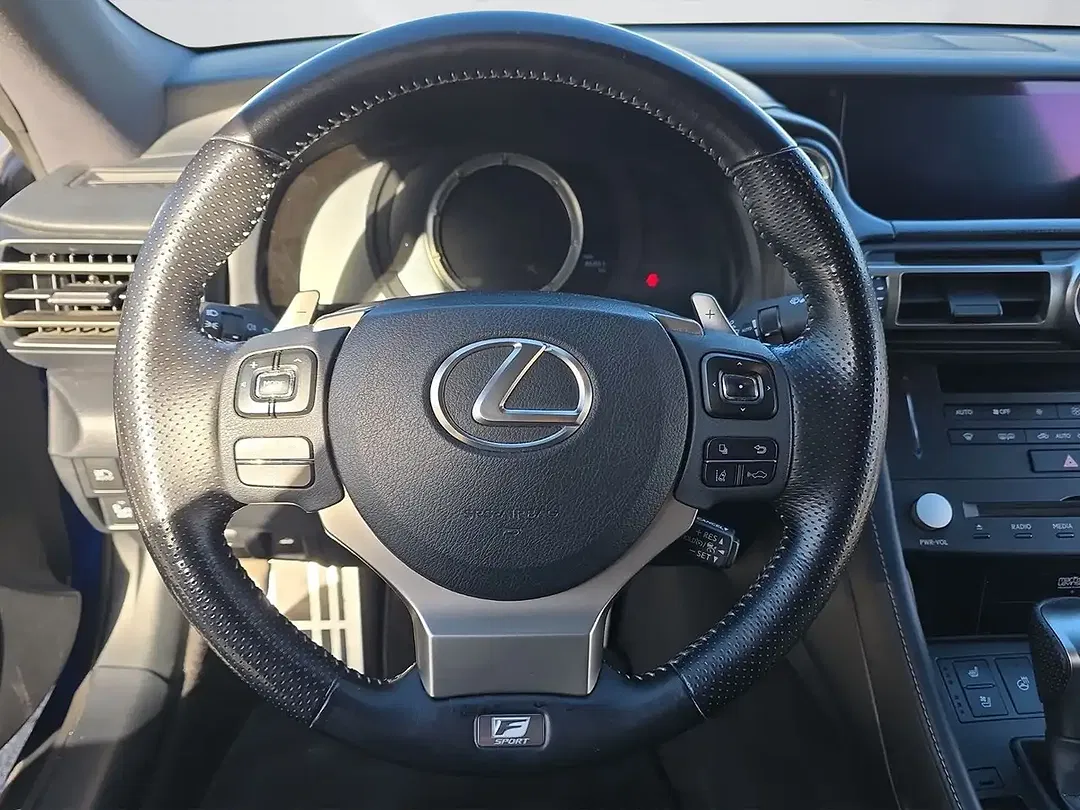 Lexus RC 300h F SPORT - Thumbnail 11