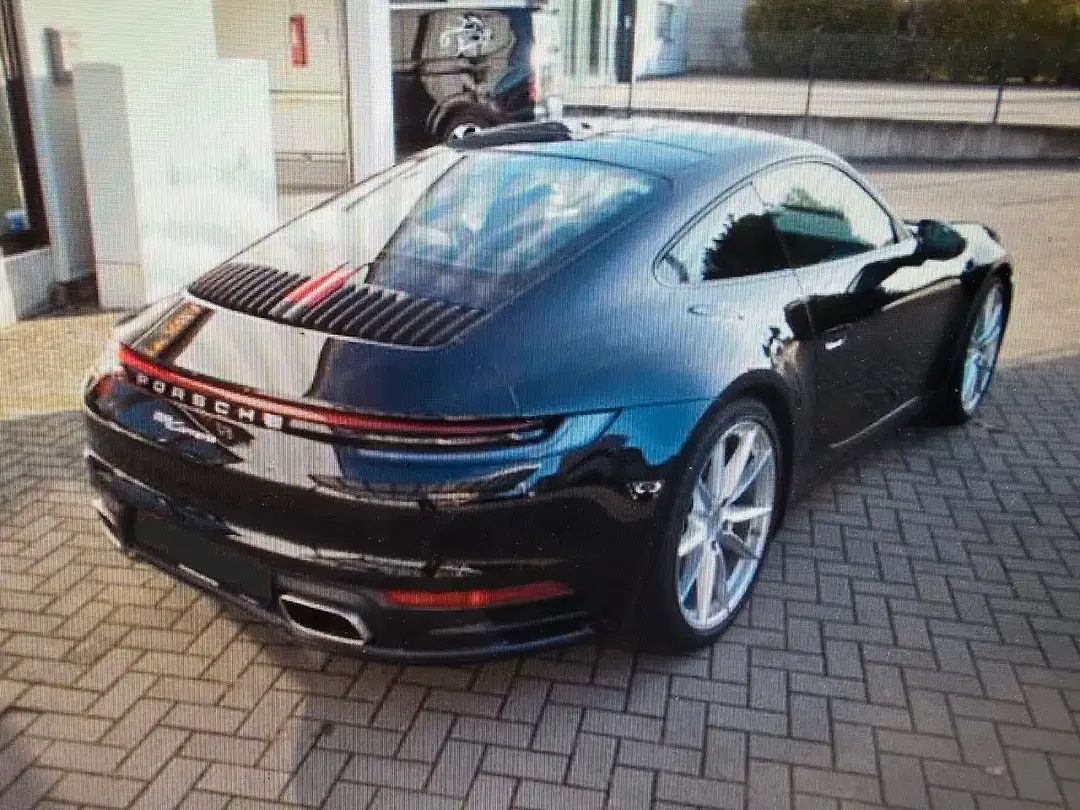 Porsche 992 Carrera - Thumbnail 4