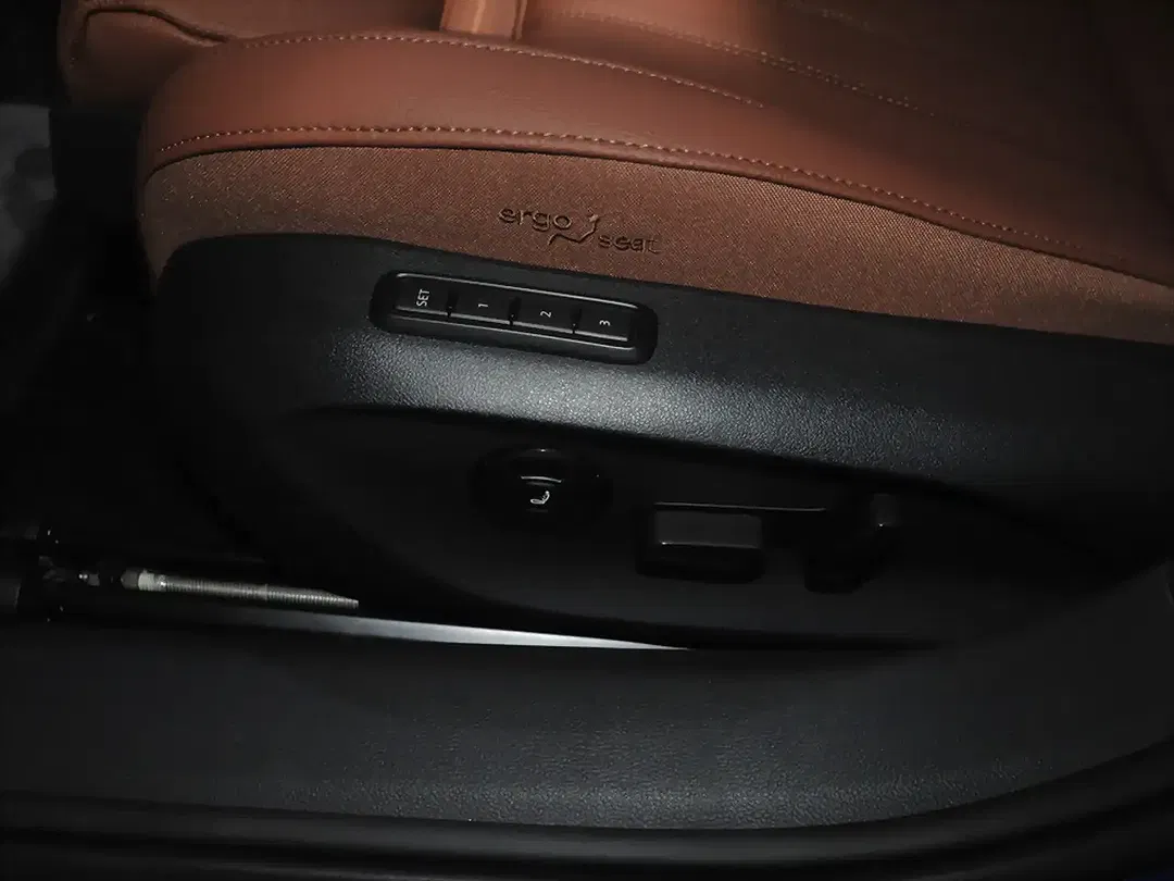 Skoda Superb 2.0 TDI 4x4 Combi L&K - Thumbnail 10