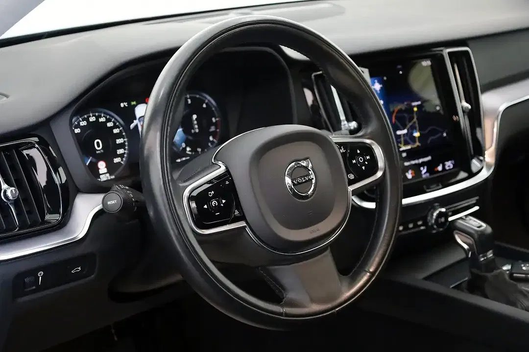 Volvo V60 Momentum Pro - Thumbnail 15