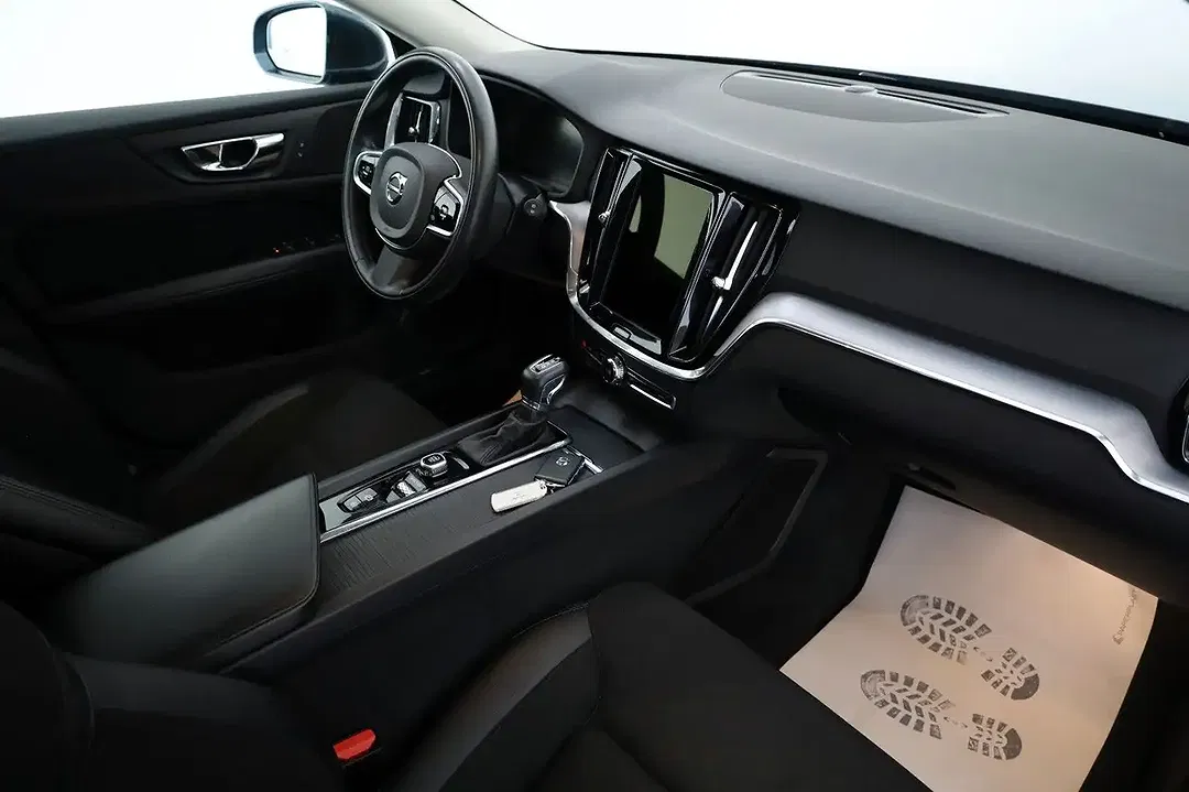 Volvo V60 Momentum Pro - Thumbnail 3