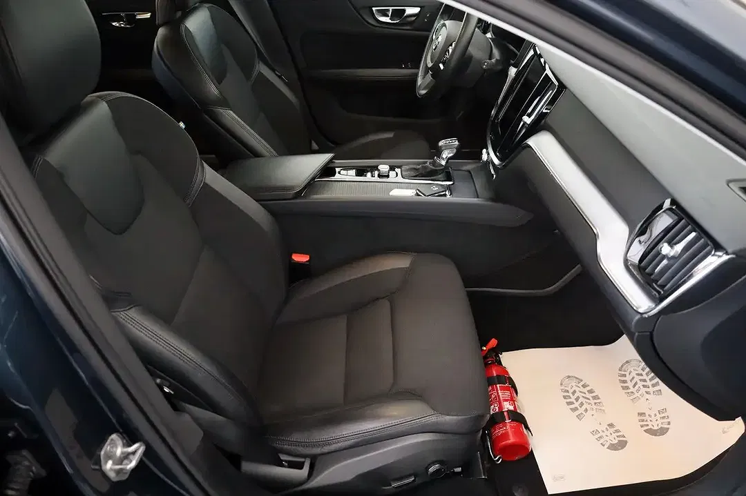 Volvo V60 Momentum Pro - Thumbnail 5