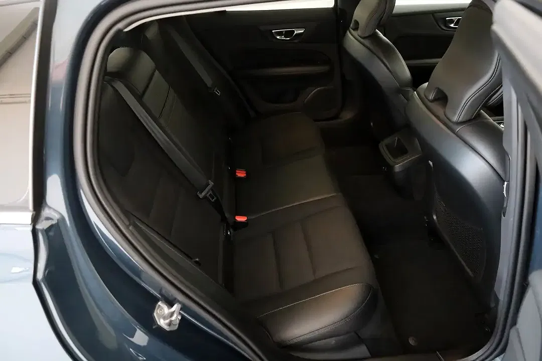 Volvo V60 Momentum Pro - Thumbnail 6