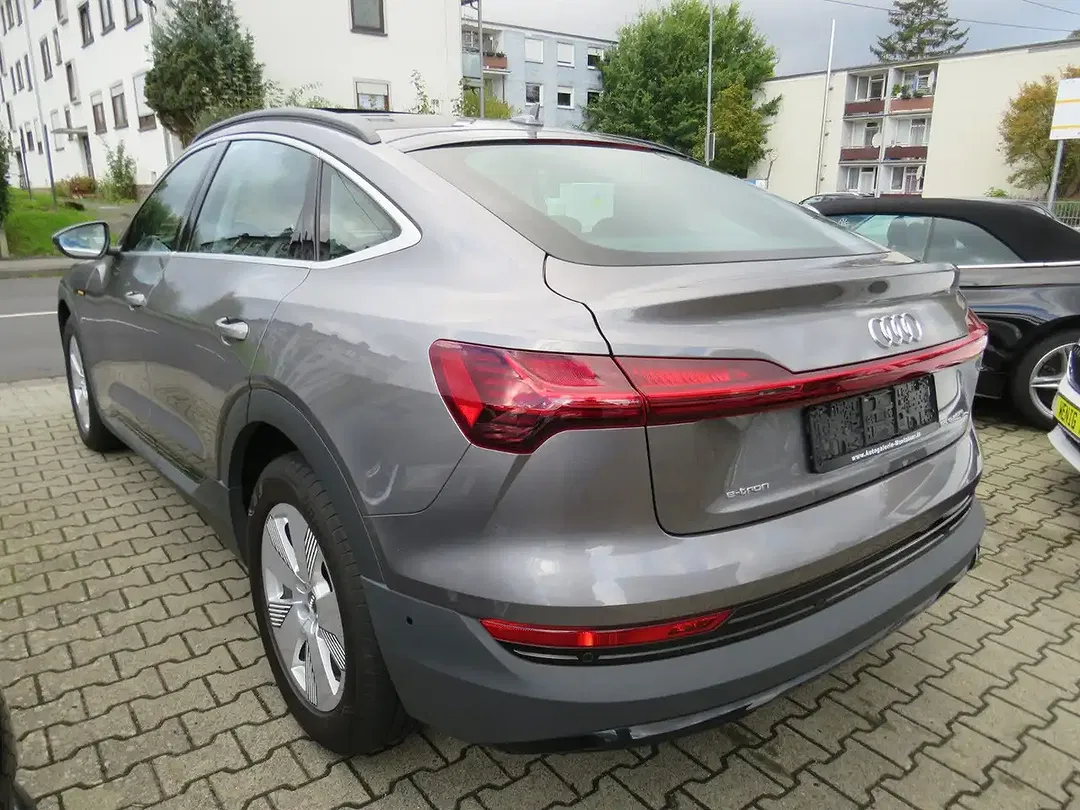 Audi e-tron 55 quattro Sportback - Thumbnail 4