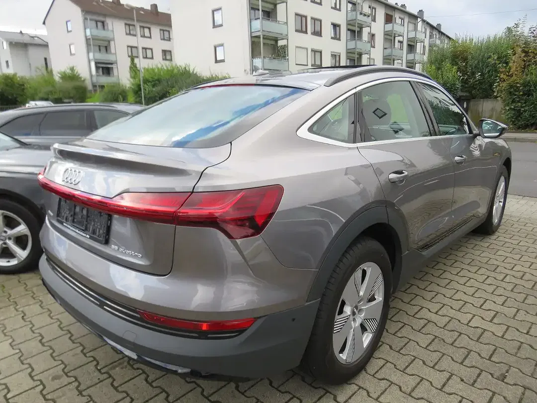 Audi e-tron 55 quattro Sportback - Thumbnail 6