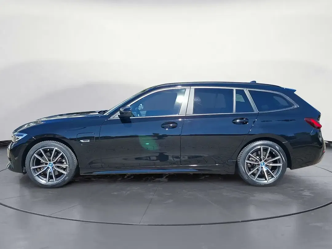 BMW 320 AUT xDrive Touring - Thumbnail 3