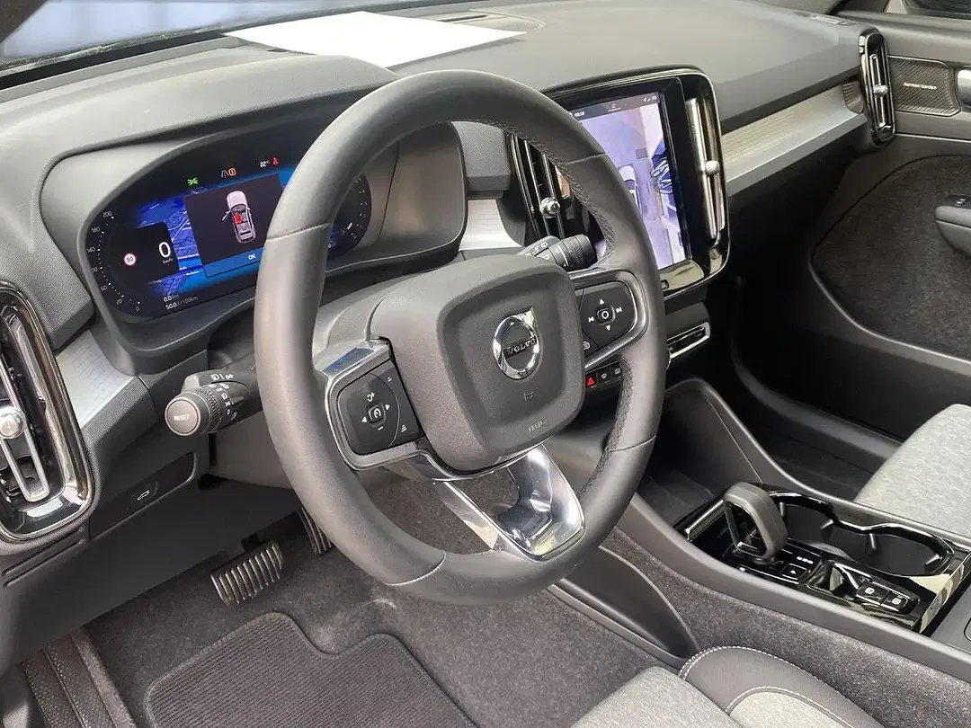 Volvo XC40 Plus Dark - Thumbnail 12