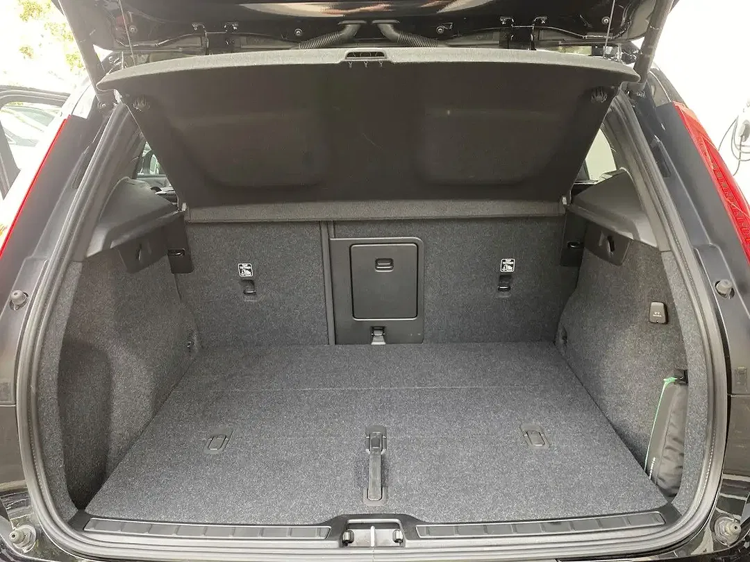 Volvo XC40 Plus Dark - Thumbnail 22